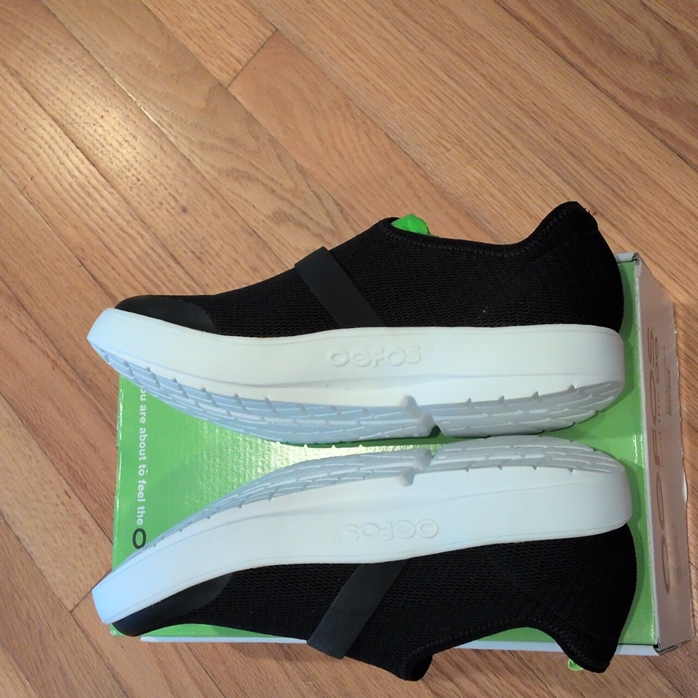 OOFOS OOMG Low Women Black and White Slip-On Recovery Sneakers W 10/41 - Picture 8 of 10